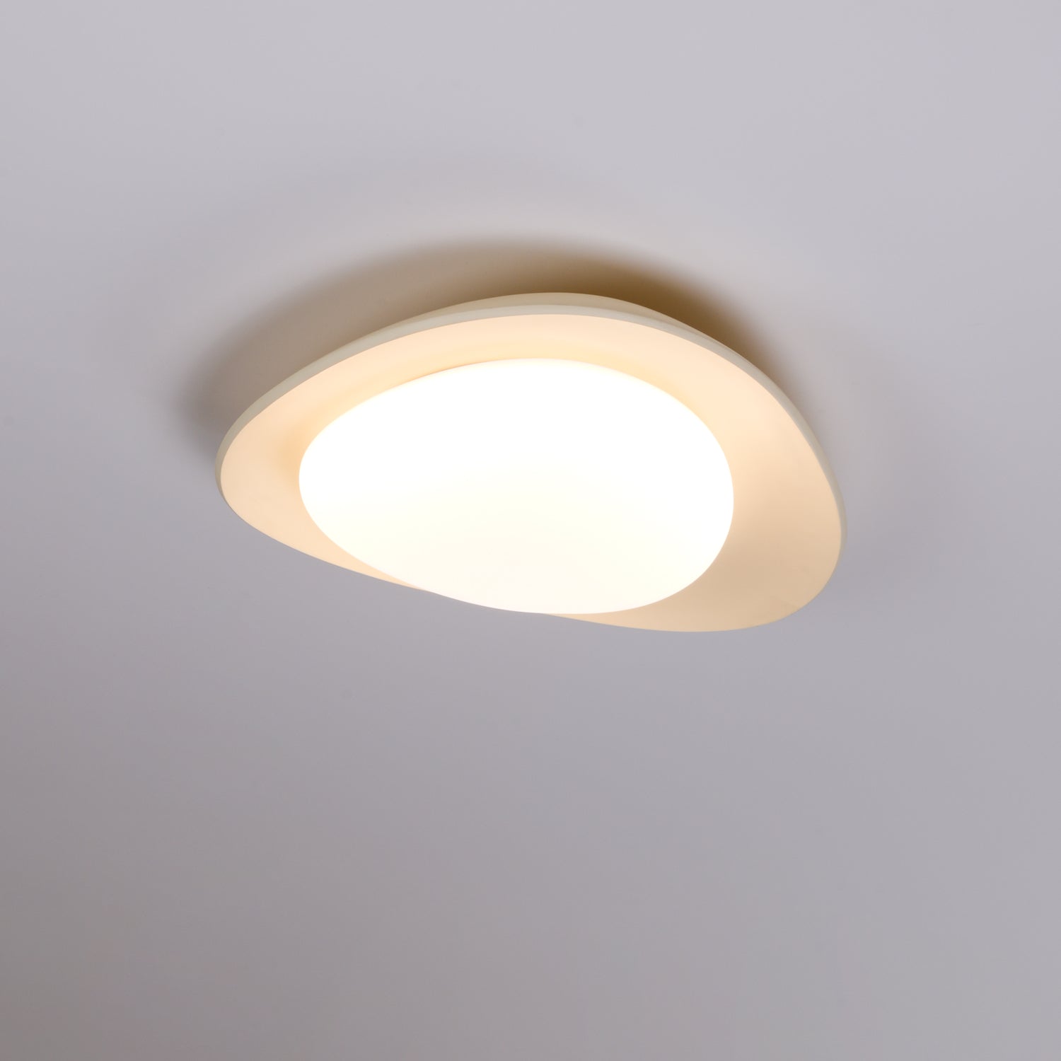Aria Lampada da Soffitto Verde e Beige con Forma a Ciottolo
