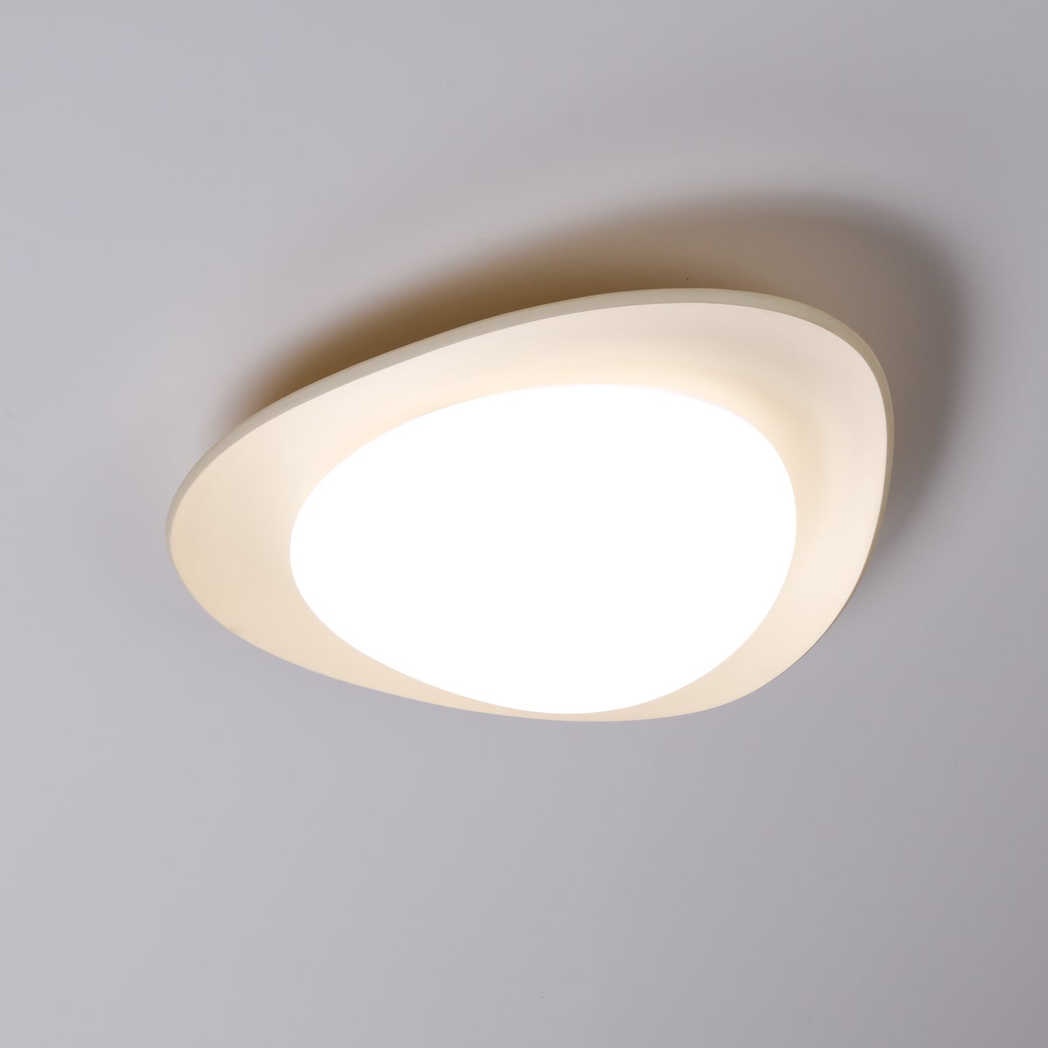 Aria Lampada da Soffitto Verde e Beige con Forma a Ciottolo