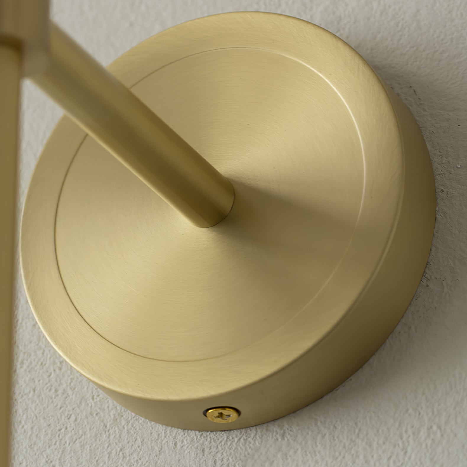 Tracie Classic Sconce - Blowlighting