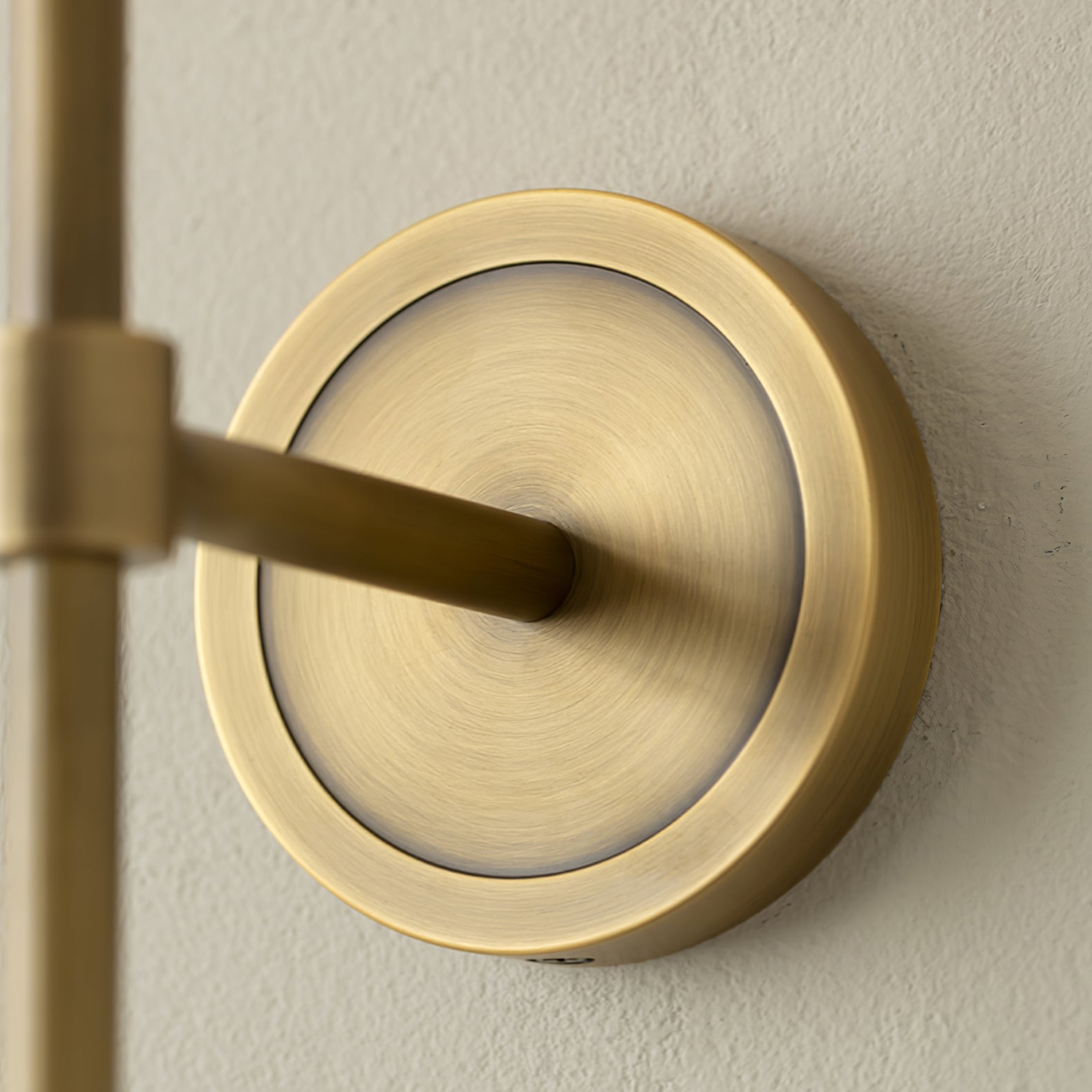 Tracie Classic Sconce - Blowlighting