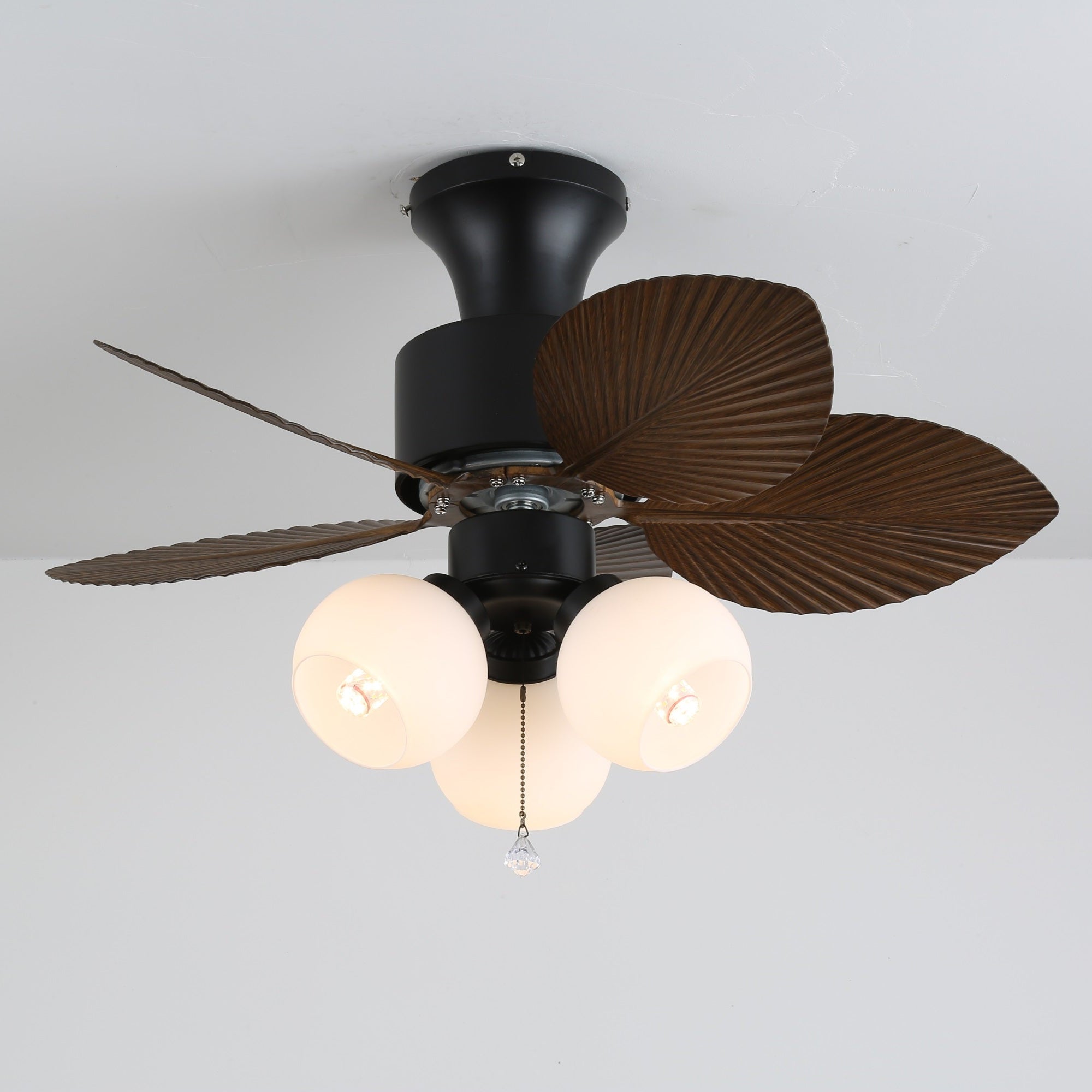 Vista laterale del ventilatore da soffitto con luce Marvella in legno vintage