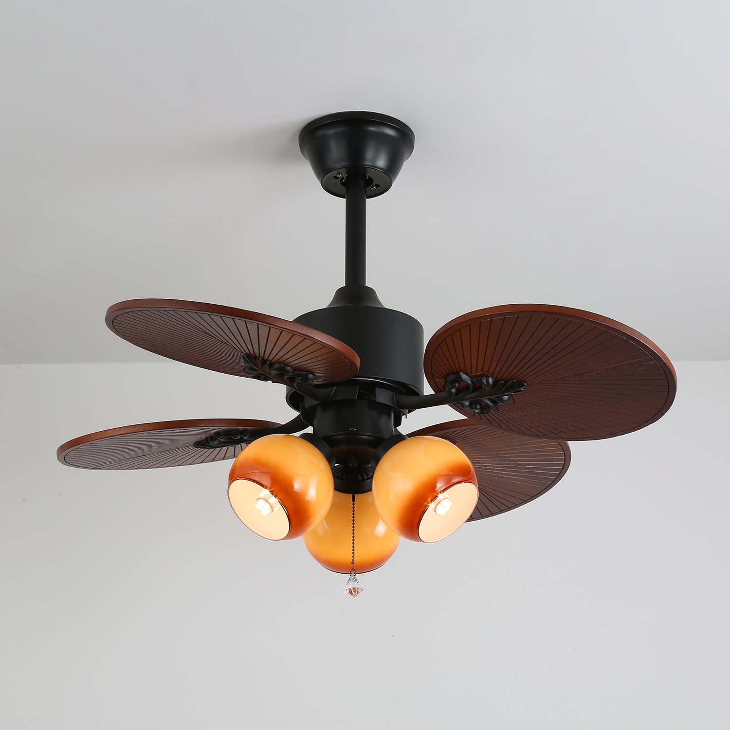 Ventilatore Solara (Modello C, 107cm) con finitura nera.