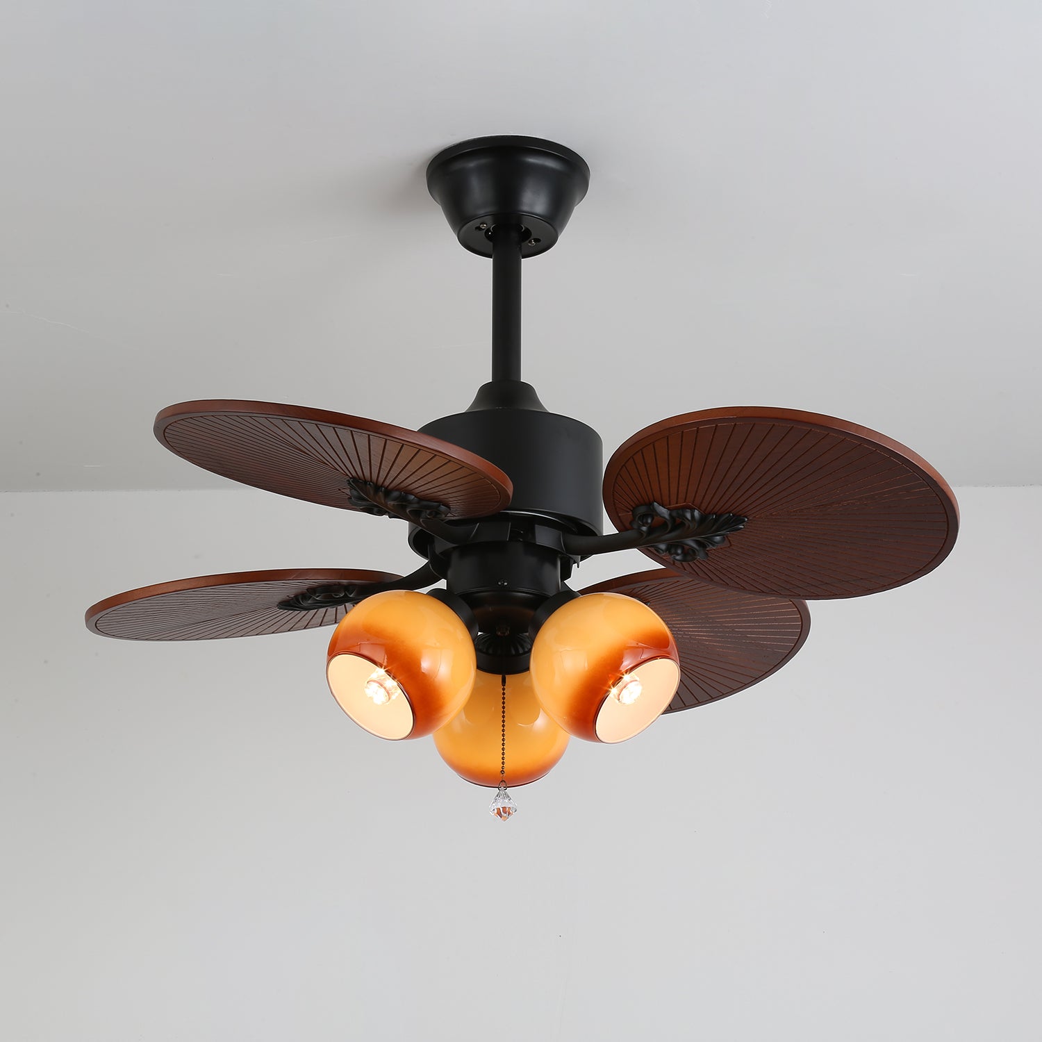 Ventilatore Solara che mostra la sua installazione cablata.