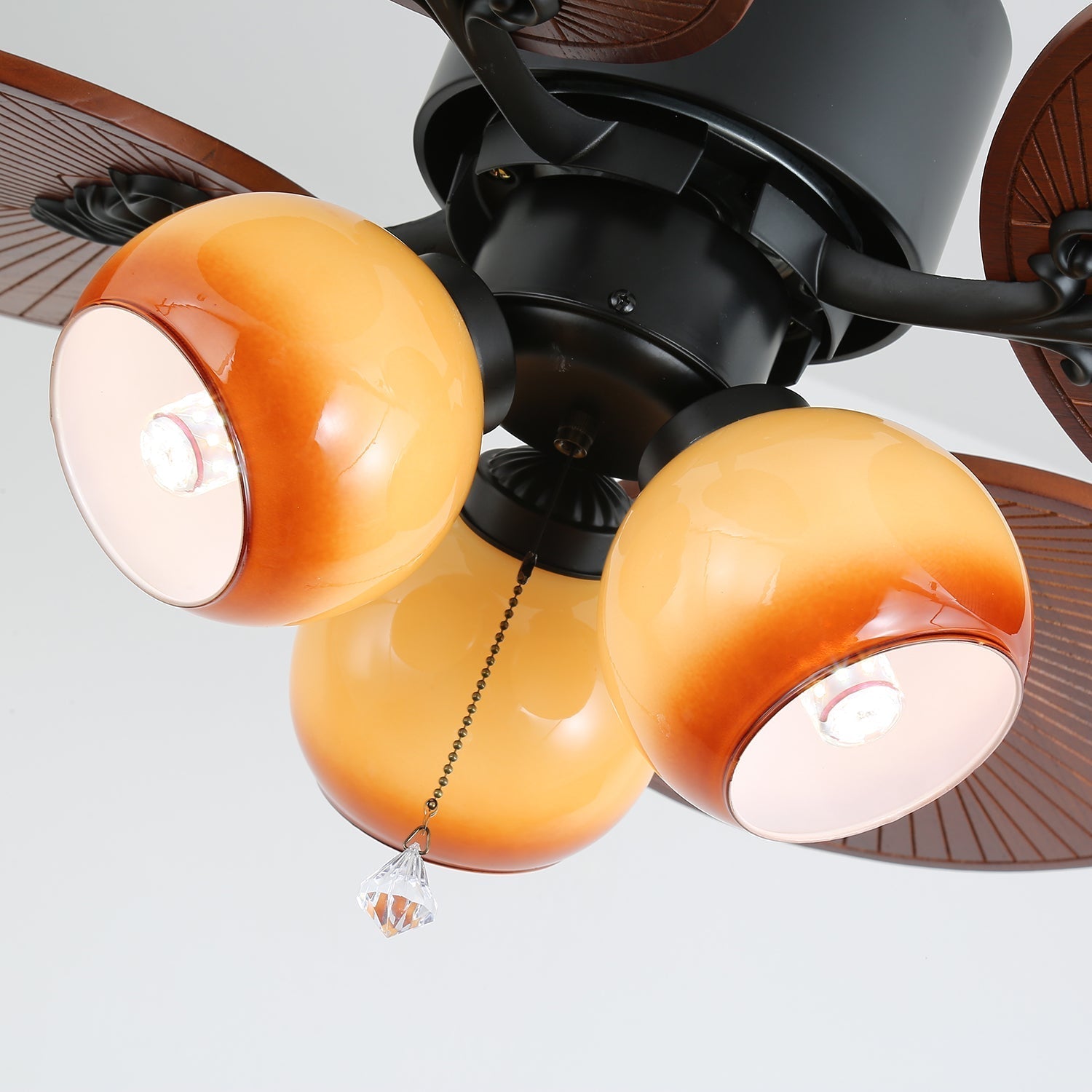 Ventilatore Solara con luce spenta, che si concentra sulla funzione ventilatore.