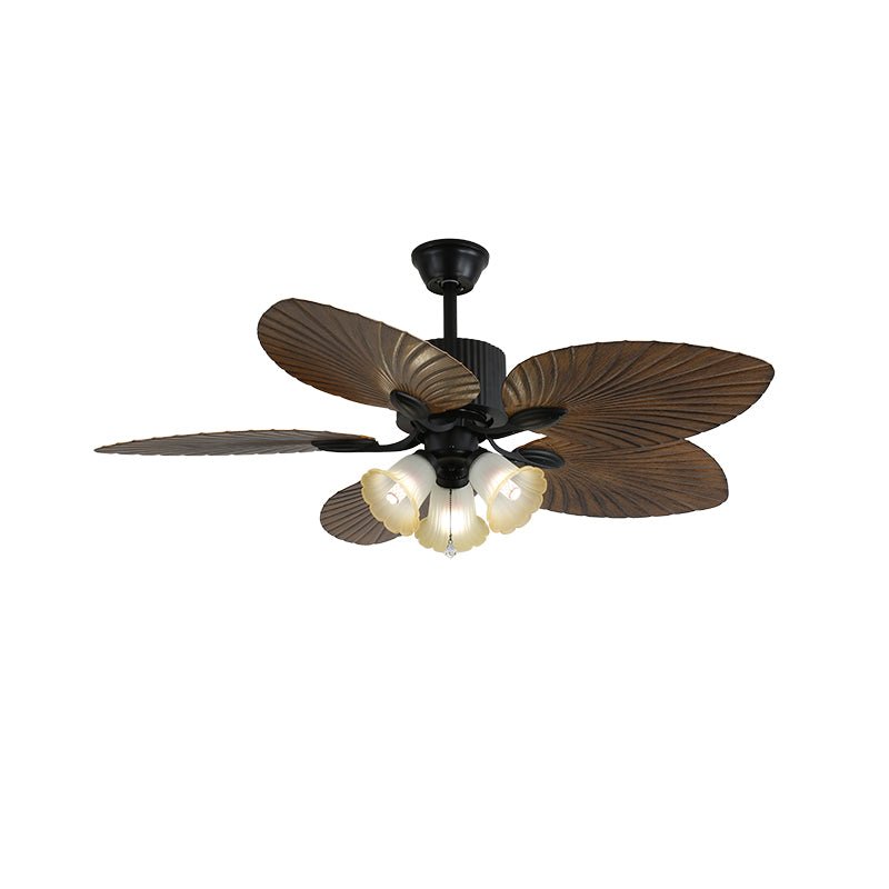 Ventilatore Solara con opzione paralume bianco, stile classico.