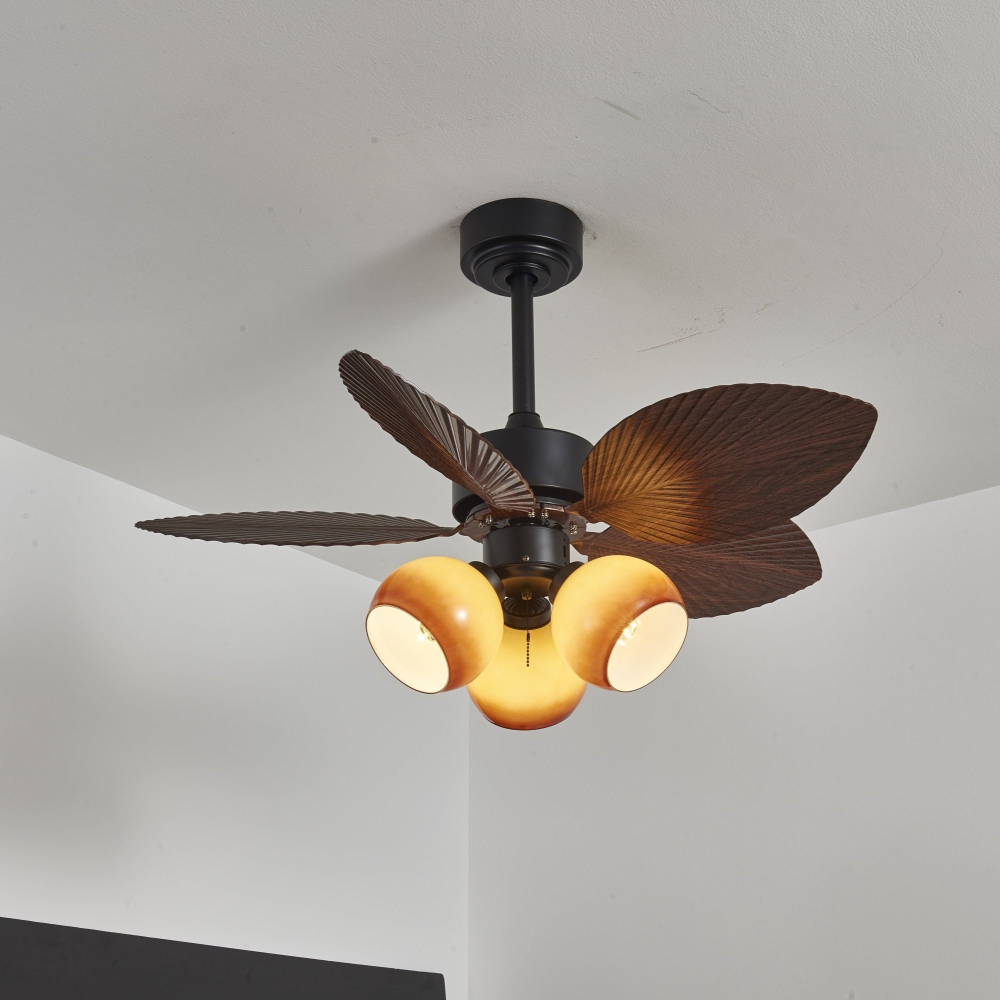 Ventilatore da soffitto Corvella con pale in ABS e diffusore in vetro