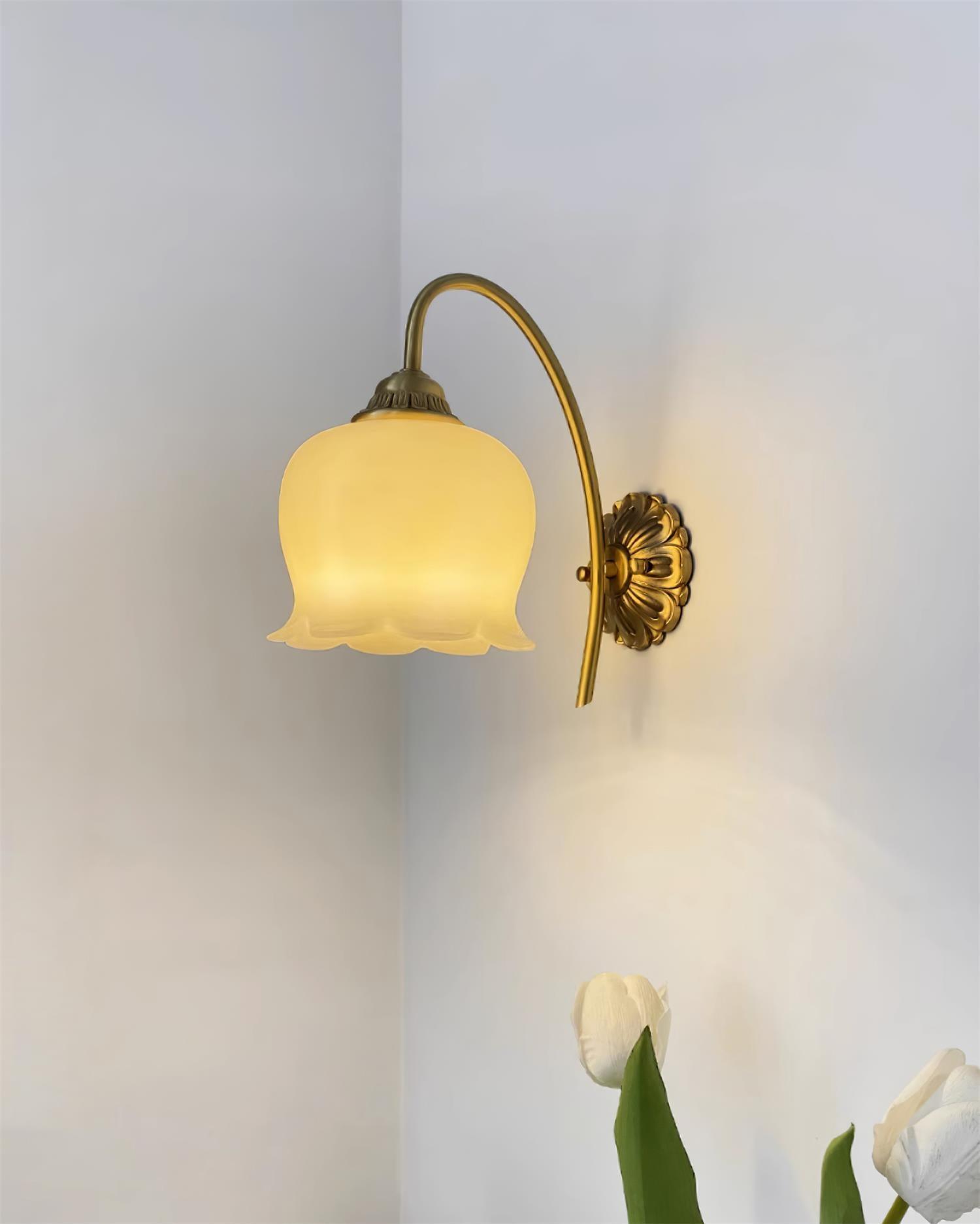 Valley Flower Wall Lamp - Blowlighting