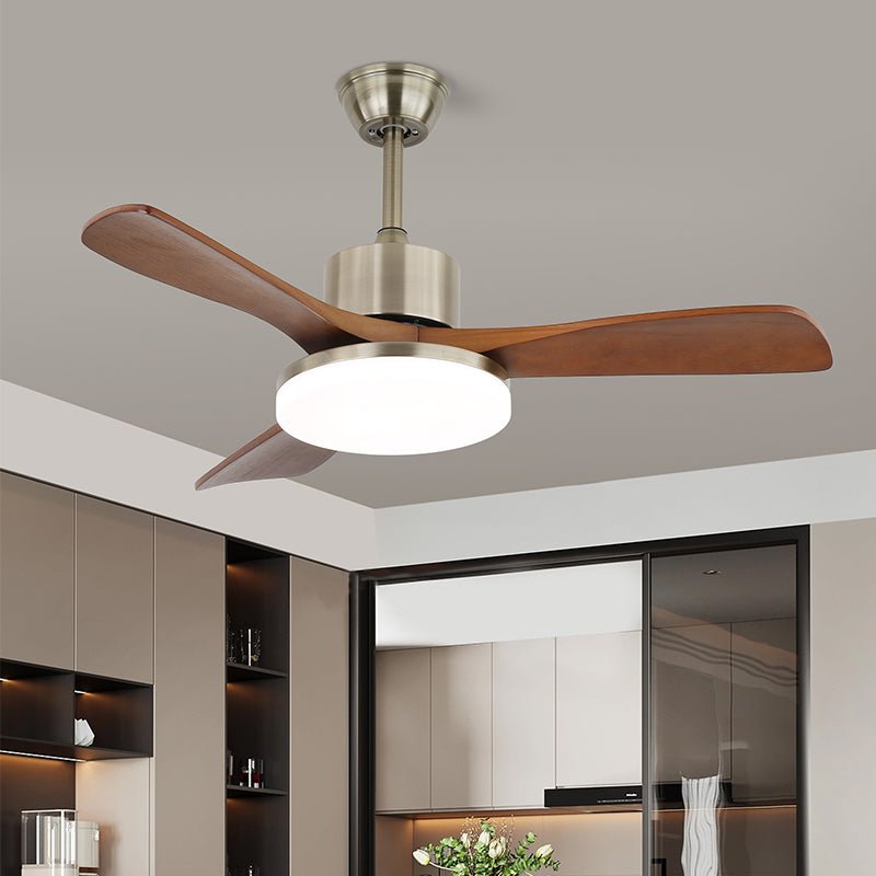 Ventilatore da soffitto moderno Elara in un ambiente soggiorno