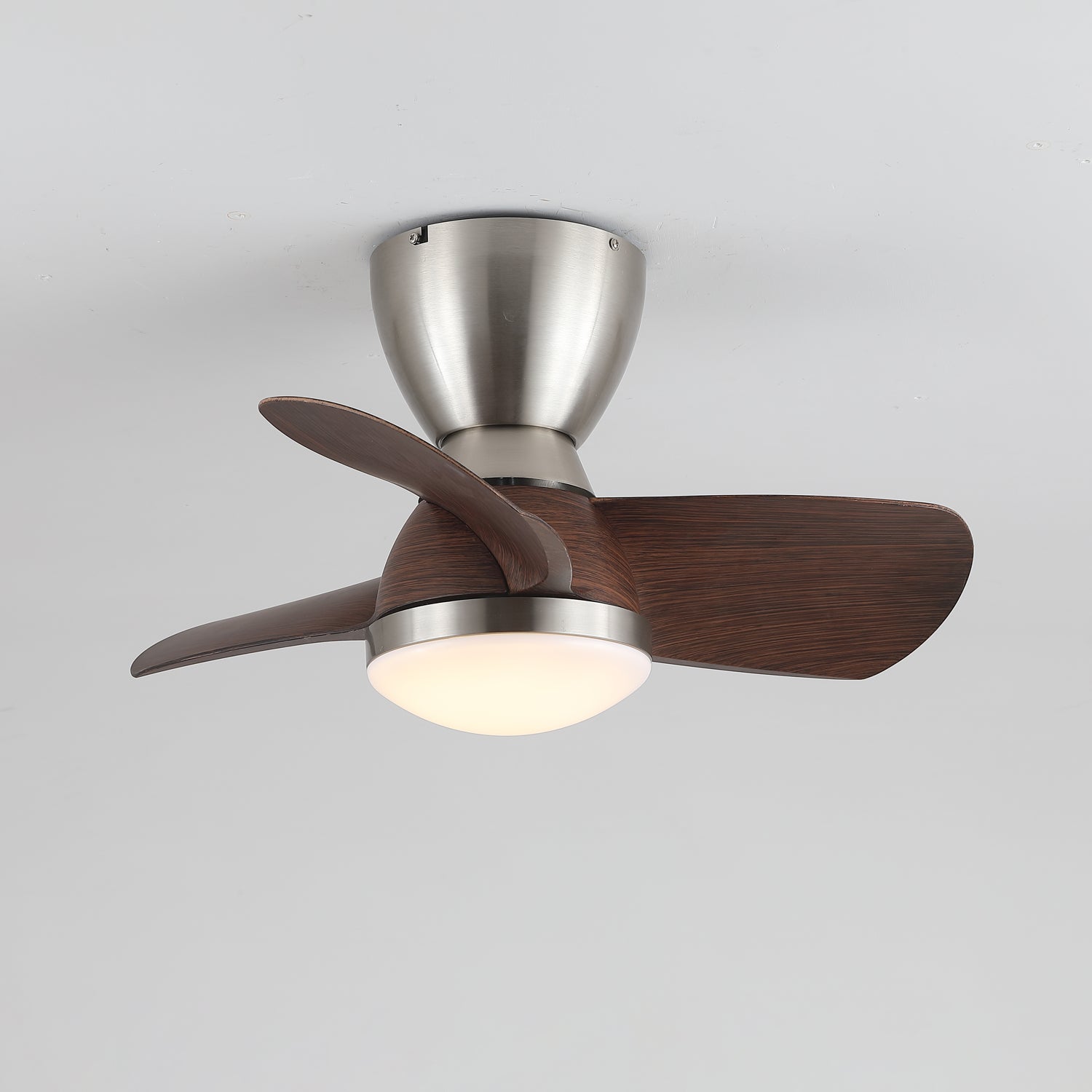 Vista laterale del Ventilatore da Soffitto con Luce Elora Minimalista