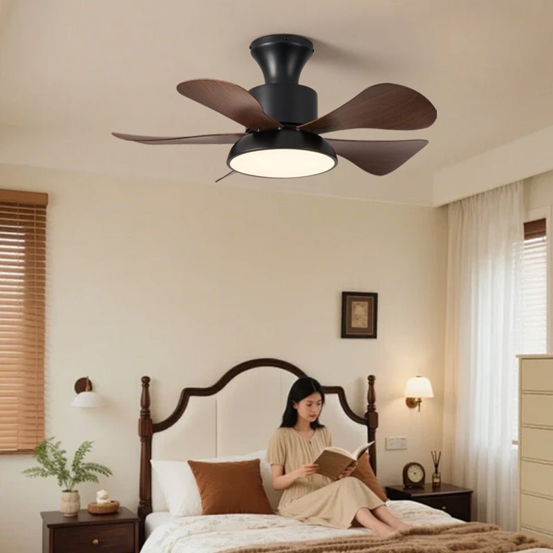 Ventilatore da soffitto Archer, primo piano della finitura noce