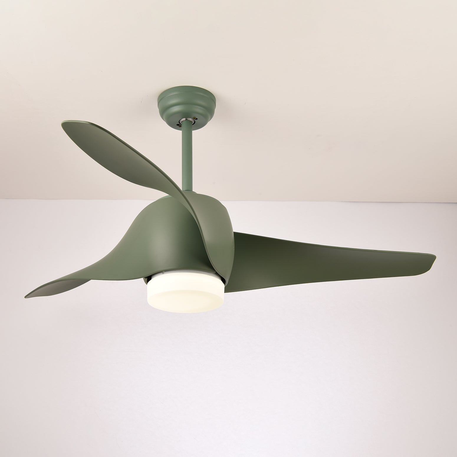 Ventilatore da soffitto con luce Umber con telecomando