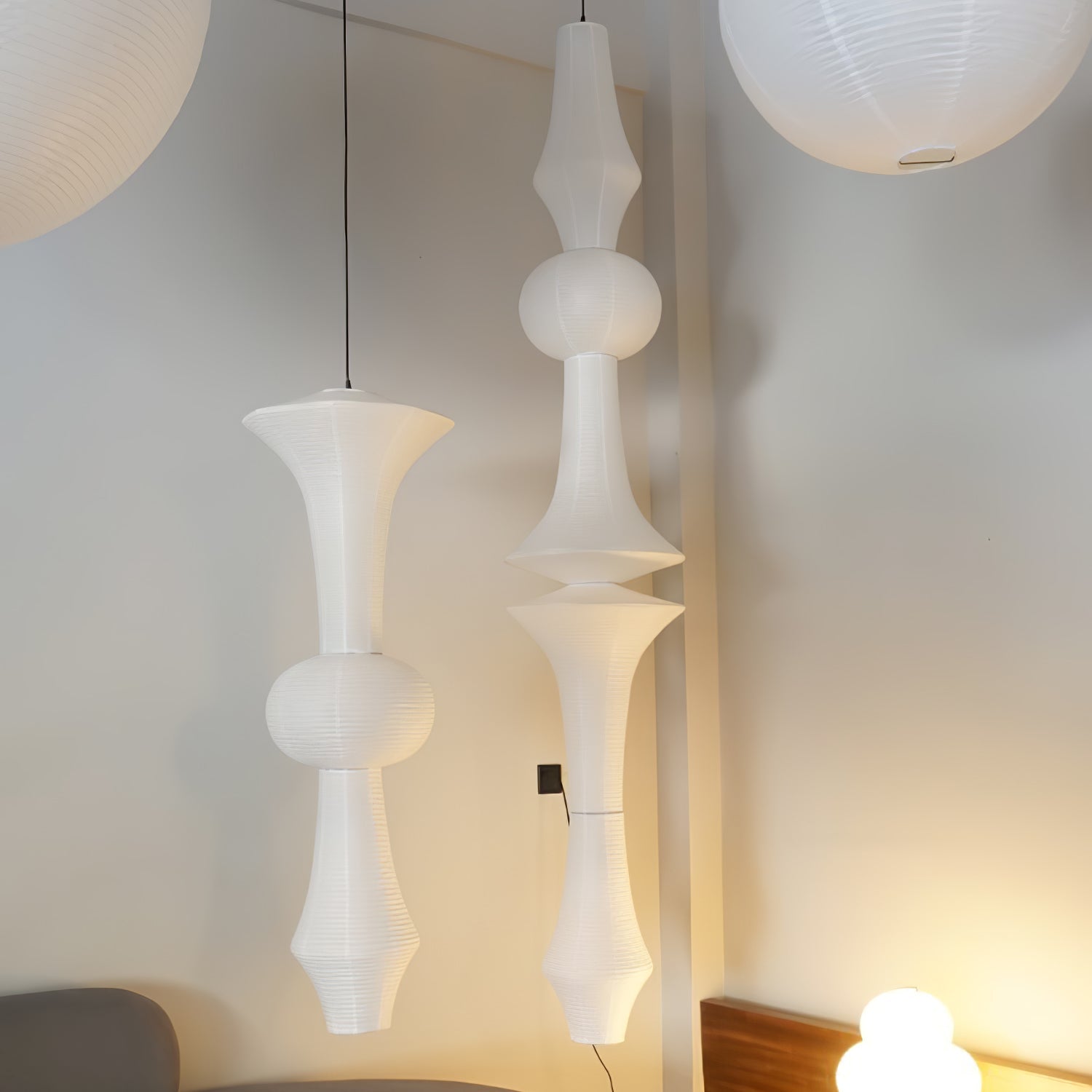 Ritta Lampada a Sospensione Verticale Scultorea in Carta
