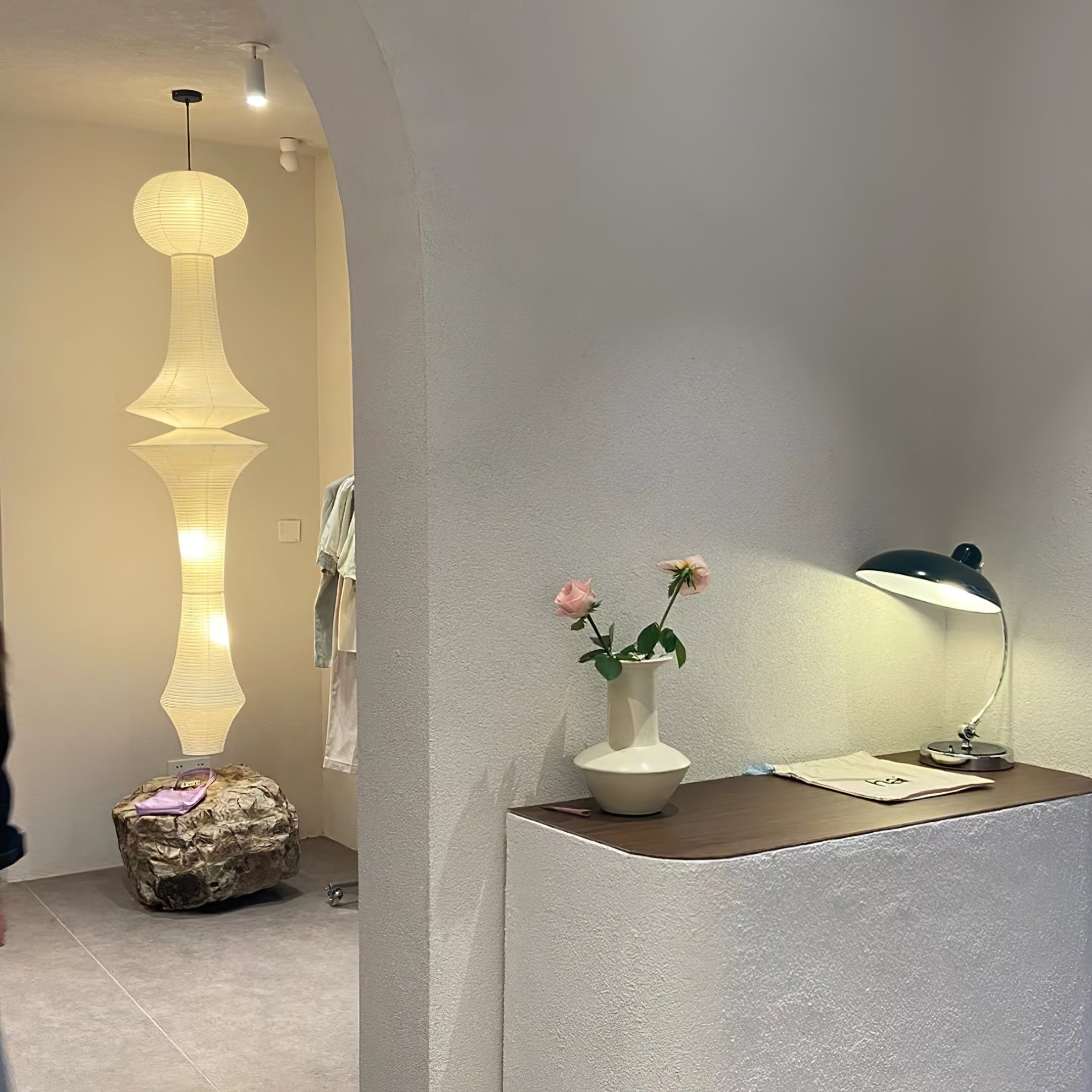 Ritta Lampada a Sospensione Verticale Scultorea in Carta
