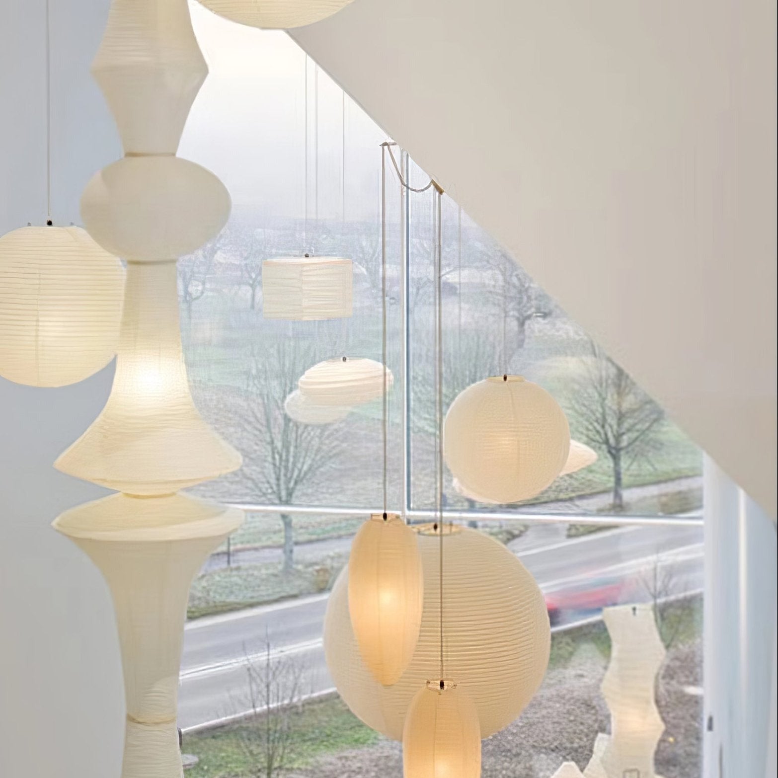 Ritta Lampada a Sospensione Verticale Scultorea in Carta