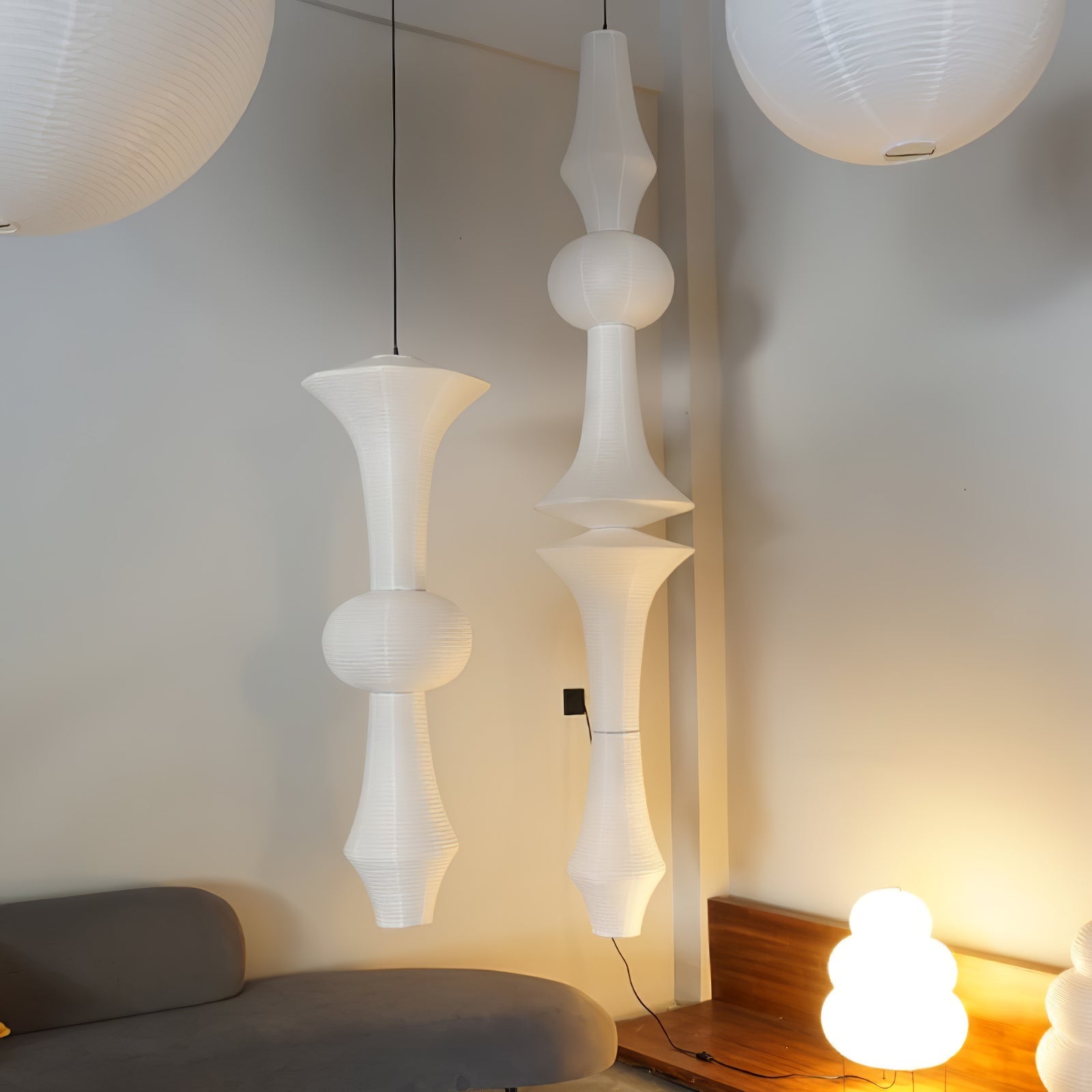 Ritta Lampada a Sospensione Verticale Scultorea in Carta