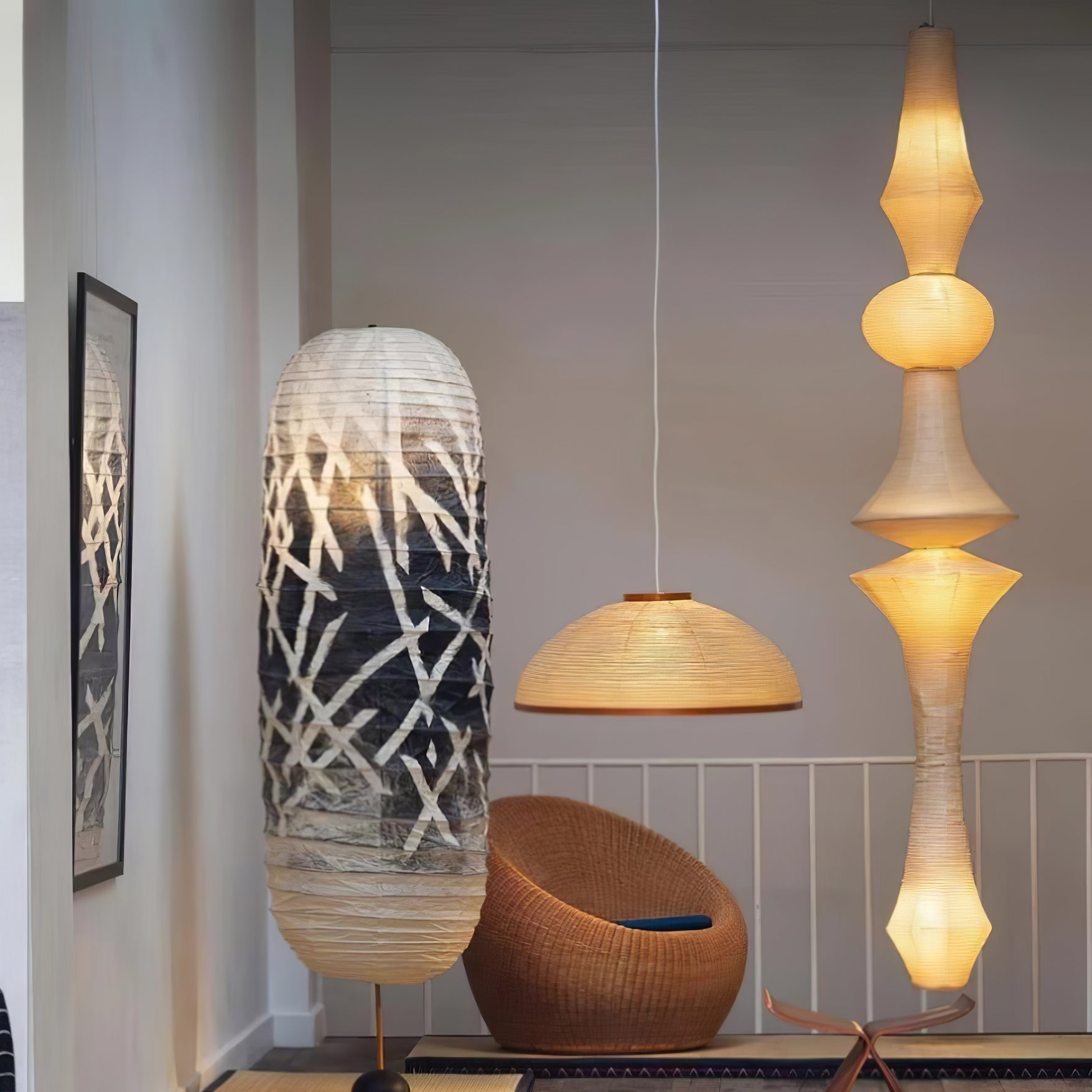 Ritta Lampada a Sospensione Verticale Scultorea in Carta
