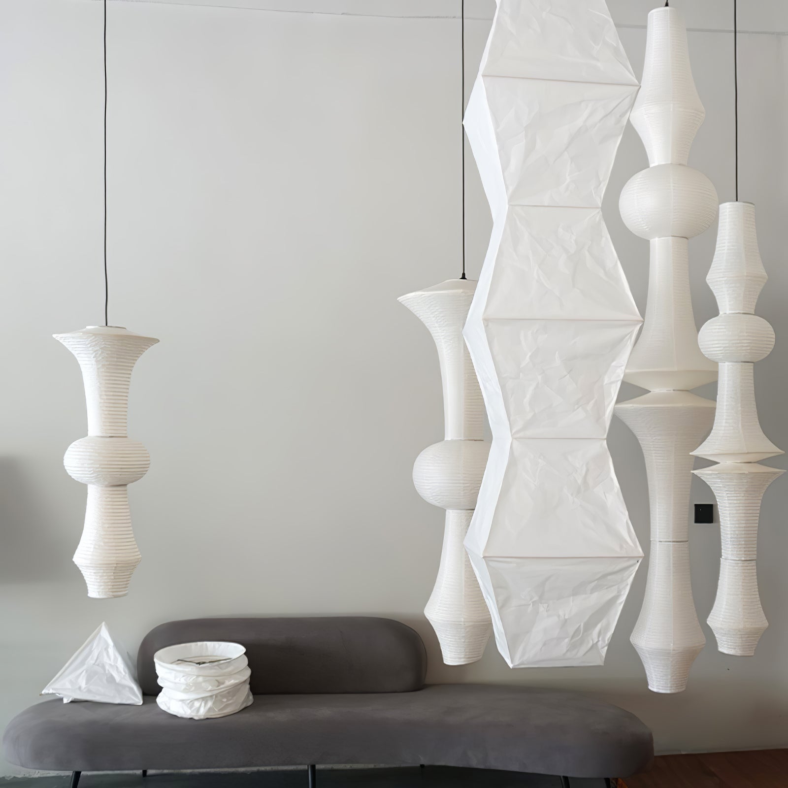 Ritta Lampada a Sospensione Verticale Scultorea in Carta