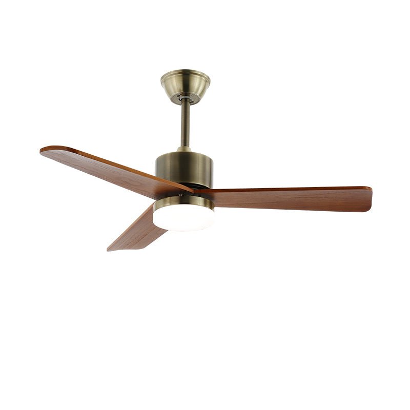 Ventilatore da soffitto con luce Ventio visto dal basso, che evidenzia il LED.