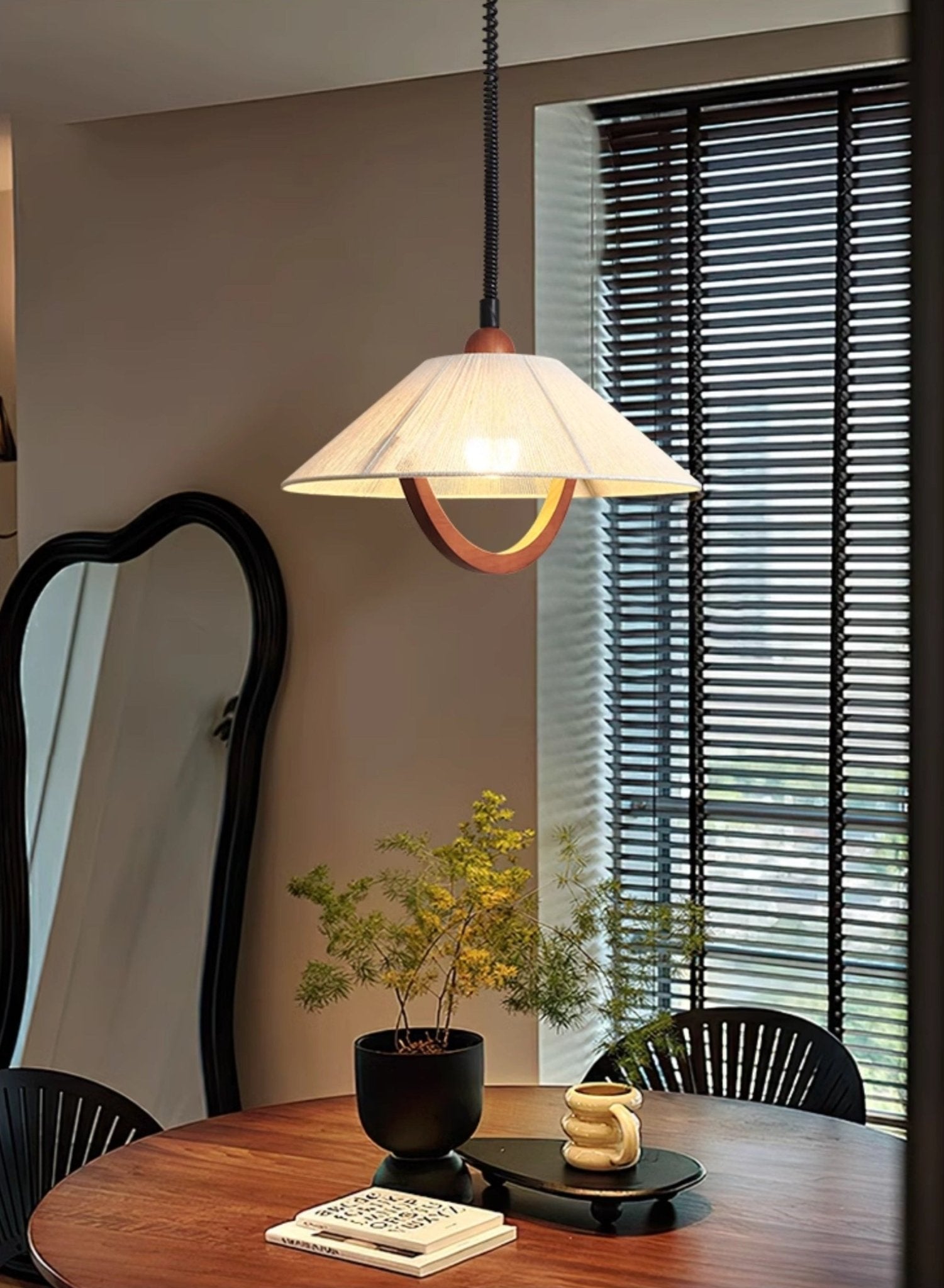 Eleanor Minimalist Metal Pendant Light - Blowlighting