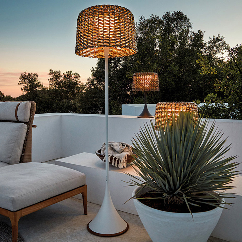 Ritta Moderno LED Impermeabile Esterni Lampada da Terra Rattan Metallo Corridoio/Giardino