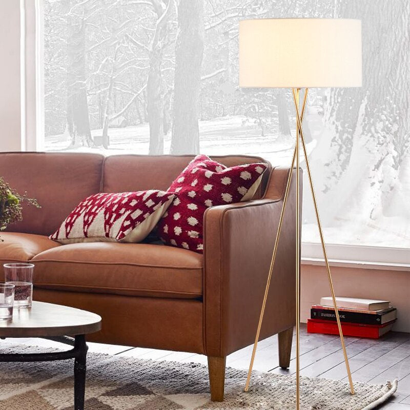 Baines Moderna LED Lampada da Terra Tessuto Bianco Treppiede Sala da Pranzo/Soggiorno/Camera da Letto