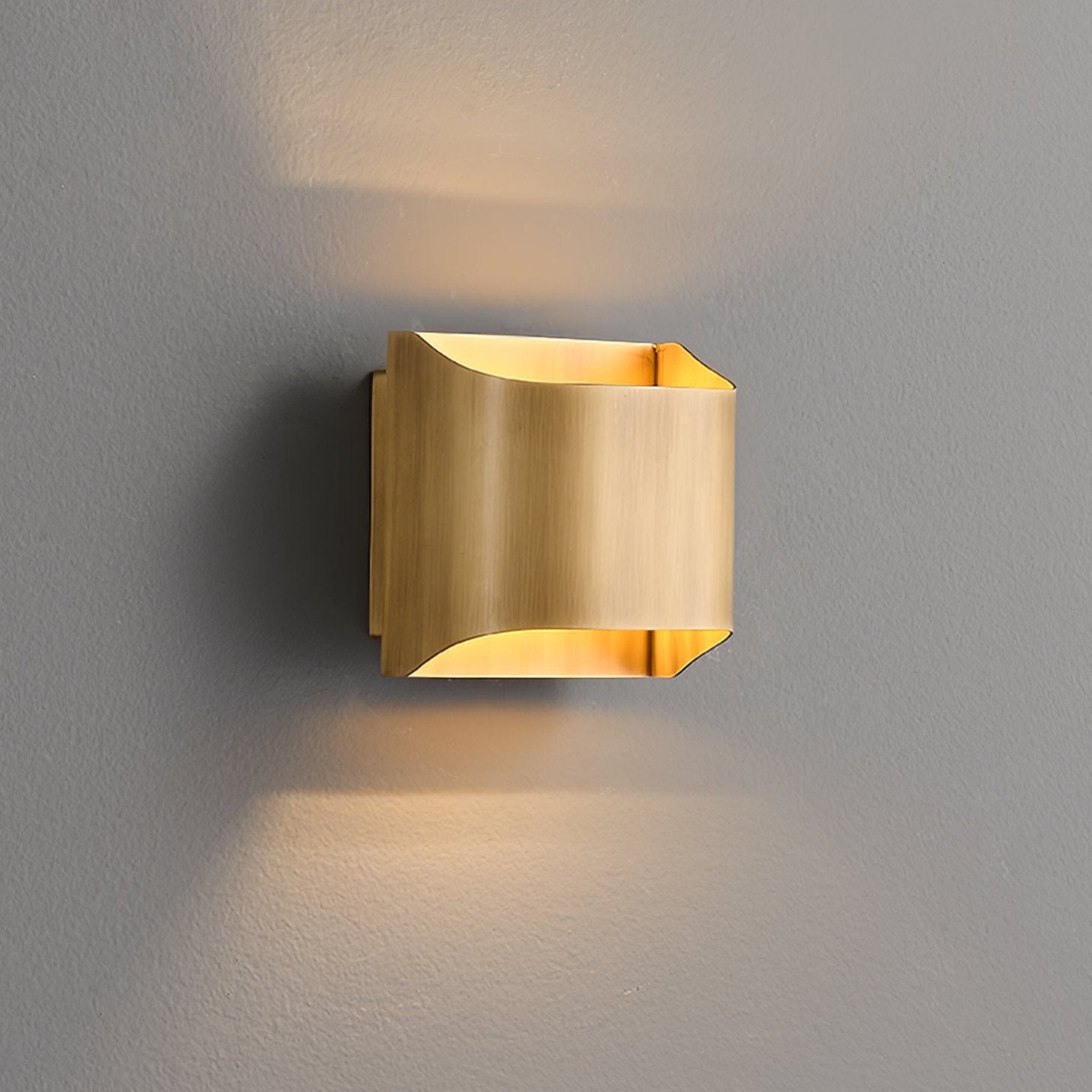 Leclerc Brass Wall Lamp - Blowlighting