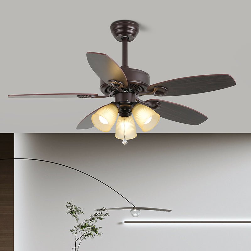 Ventilatore da soffitto con luce Solara con pale in movimento