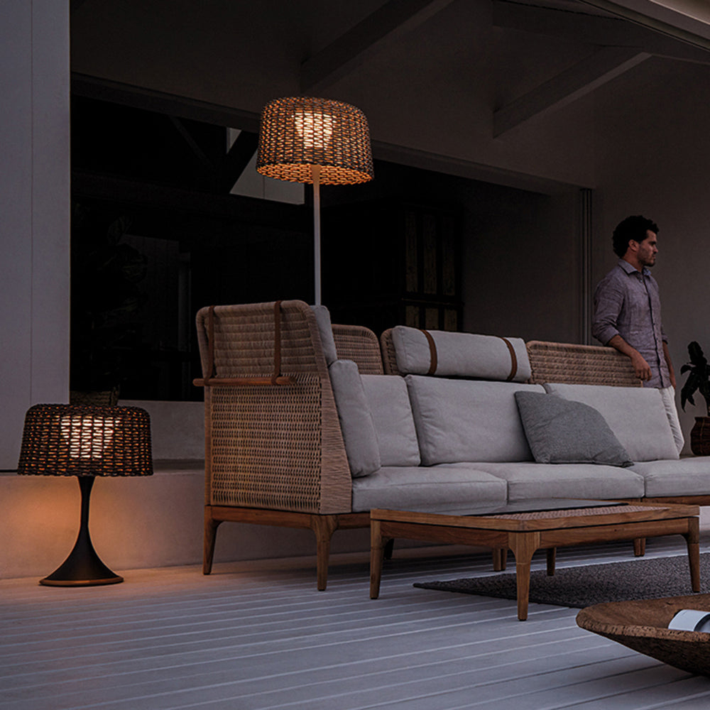 Ritta Moderno LED Impermeabile Esterni Lampada da Terra Rattan Metallo Corridoio/Giardino