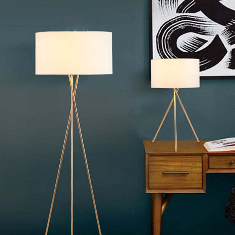 Baines Moderna LED Lampada da Terra Tessuto Bianco Treppiede Sala da Pranzo/Soggiorno/Camera da Letto