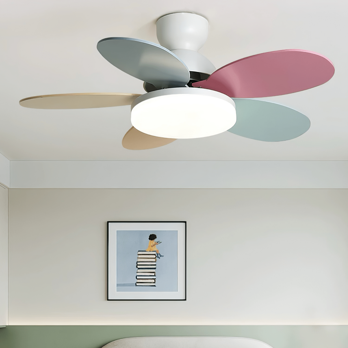 Ventilatore da soffitto con luce Liora, che mostra la potenza di 48W a frequenza variabile