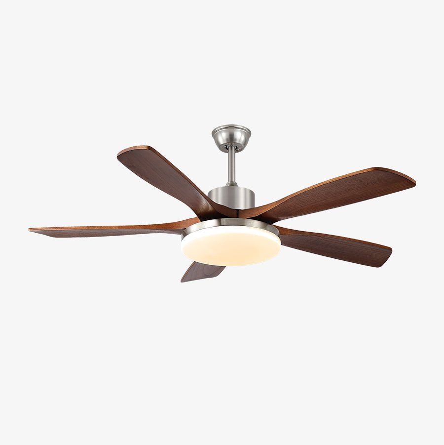 Ventilatore da soffitto Orvian in legno con luce in un interno contemporaneo