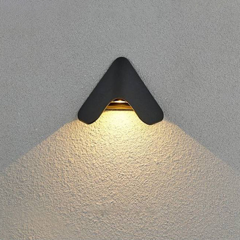 Ray Minimalista Triangolo Metallo LED Applique da Esterno Nero/Bianco