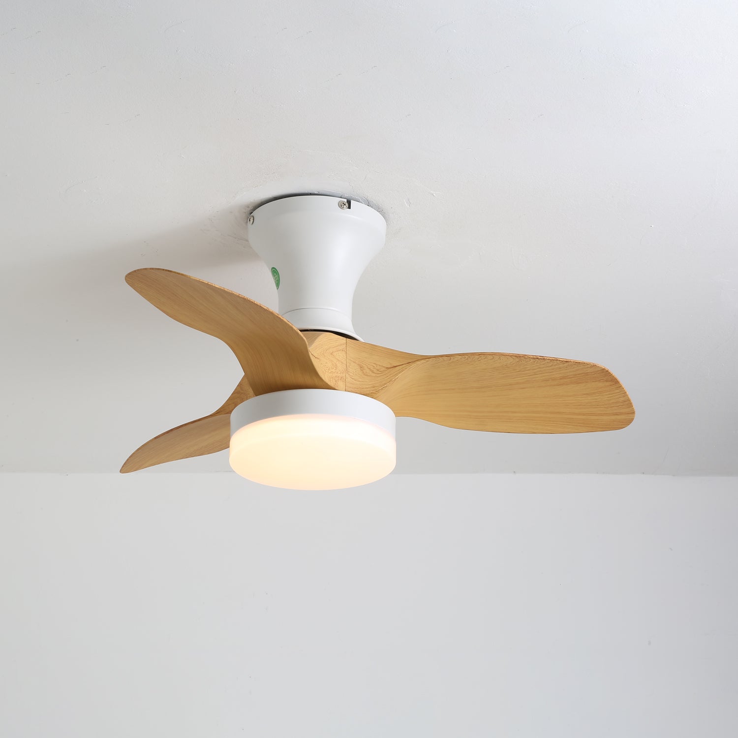 Ventilatore da soffitto Nora con luce, minimalista, in legno bianco
