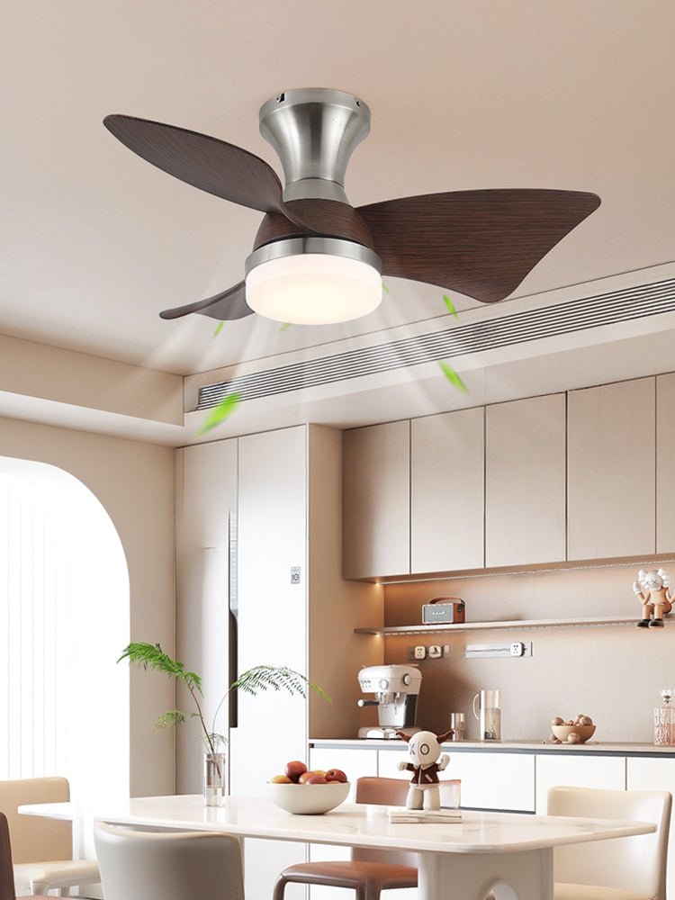 Vista laterale del ventilatore da soffitto moderno Aureon con luce