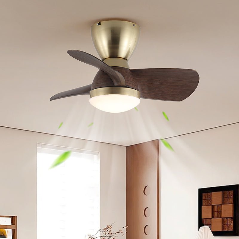 Ventilatore da Soffitto con Luce Elora con struttura in metallo ottonato e pale effetto legno