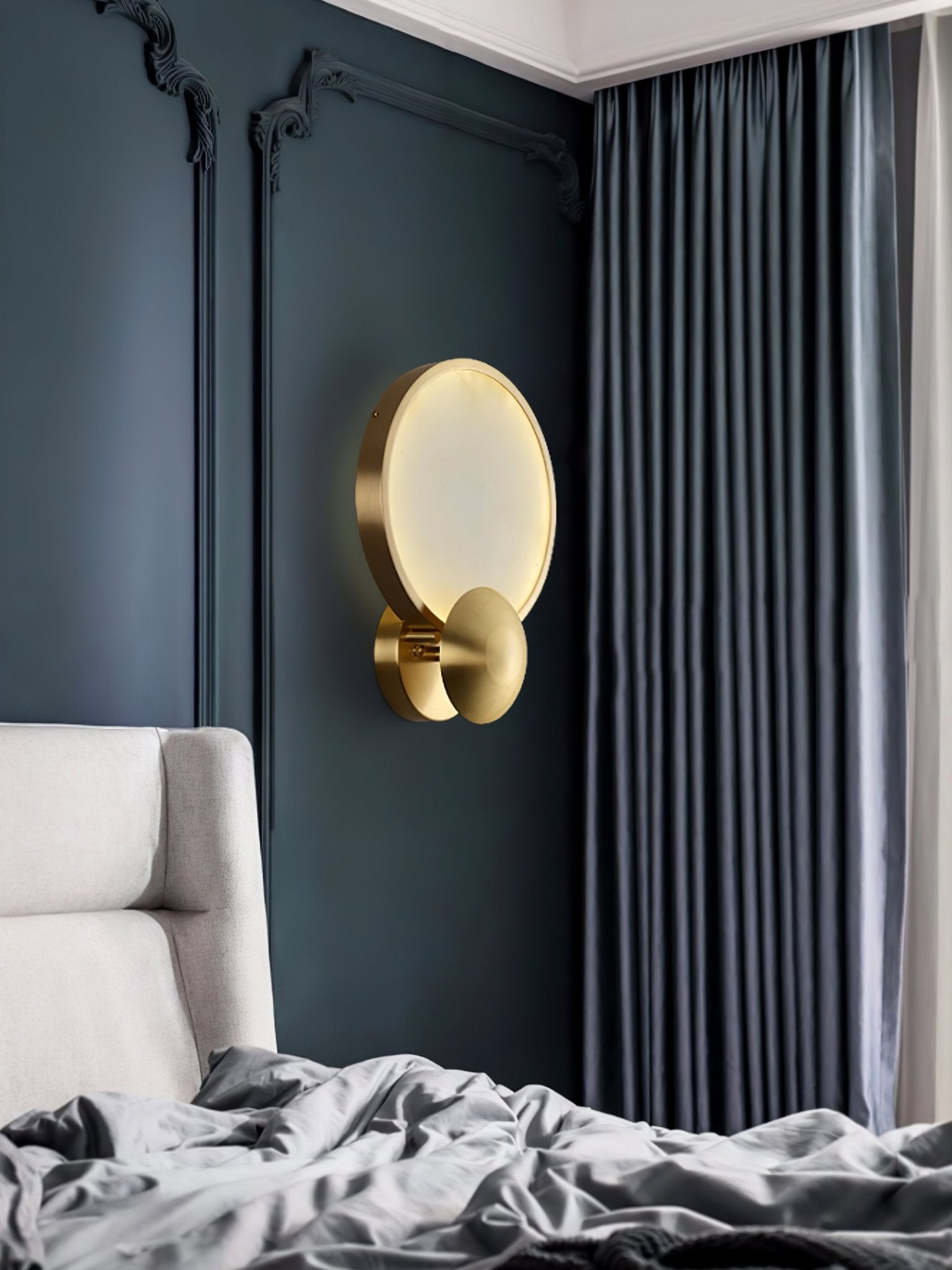 Sol Alabaster Brass Wall Light - Neutralighting