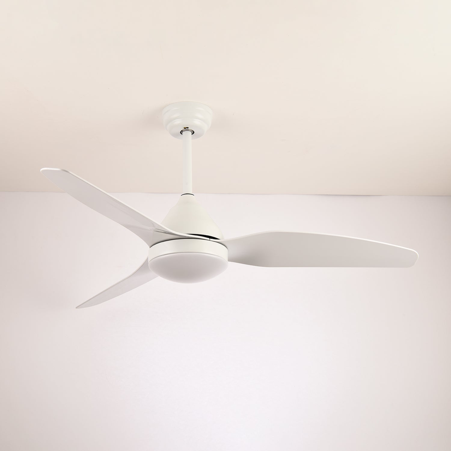 Pale del ventilatore da soffitto realizzate in materiale ABS.