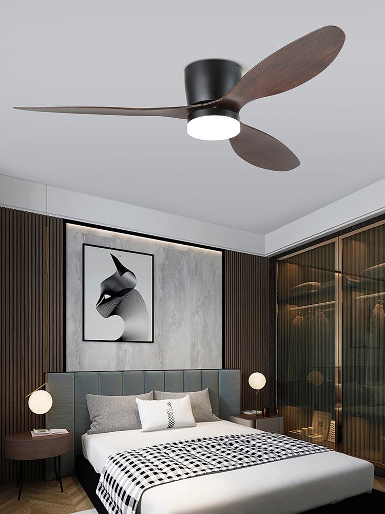 Vista laterale del ventilatore da soffitto minimalista Knox con luce.