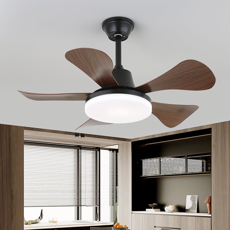 Ventilatore da soffitto Aurefan con luce in un ambiente soggiorno moderno