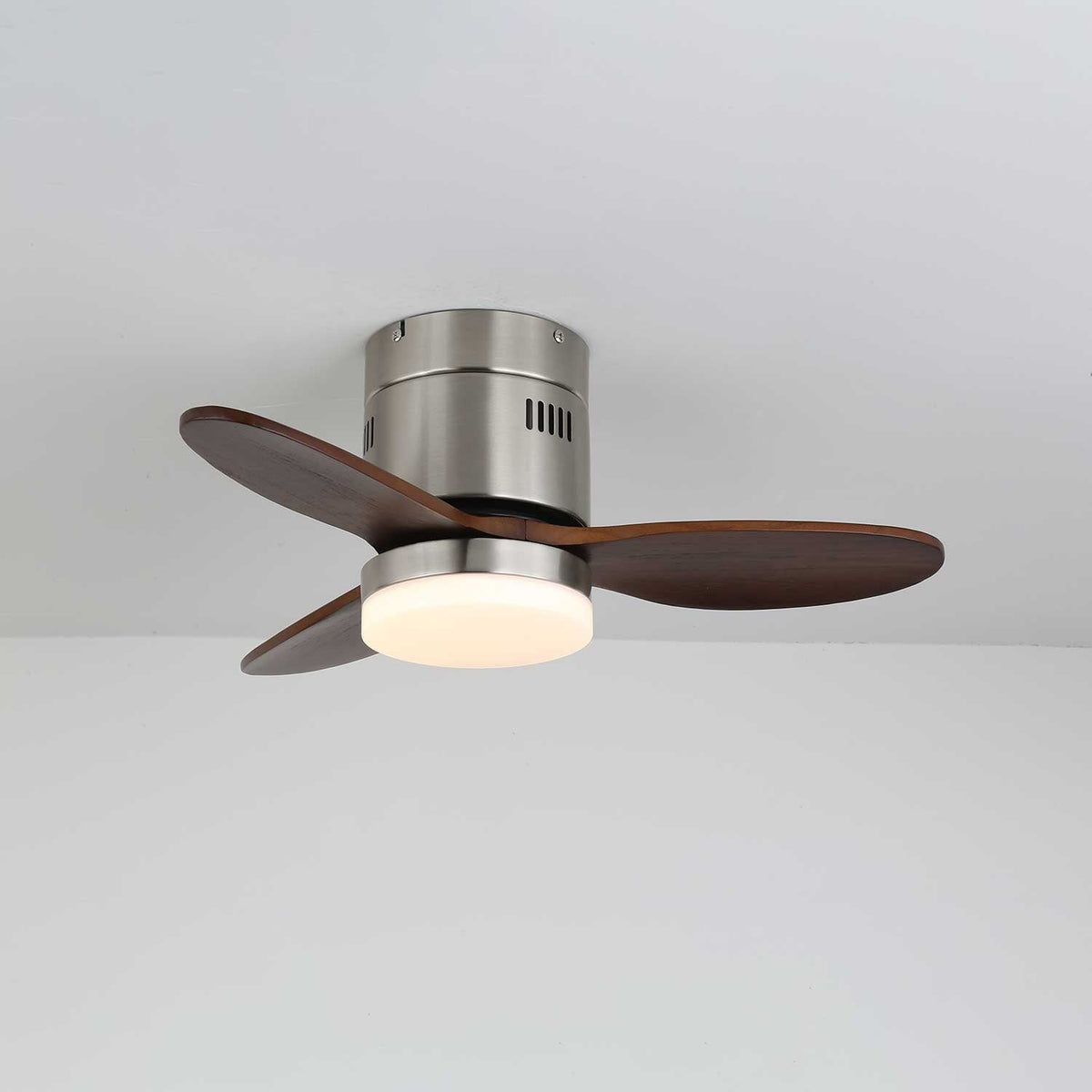 Ventilatore da Soffitto con Luce Eris Minimalista in Legno con pale in movimento