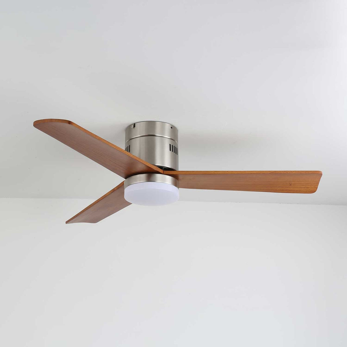 Ventilatore da Soffitto con Luce Eris Minimalista in Legno, ideale per ambienti interni
