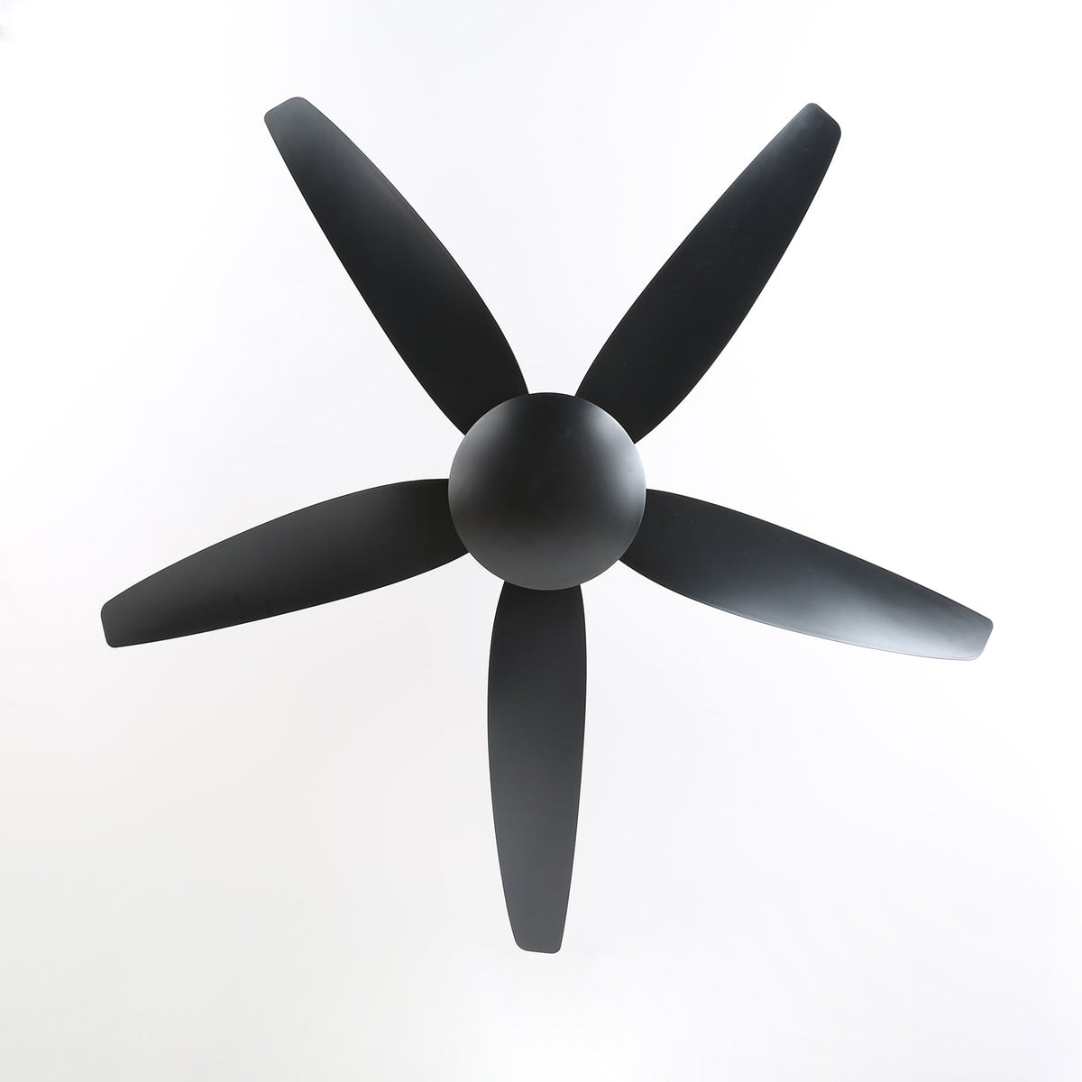 Ventilatore da soffitto Onyxa montato a soffitto, scatto lifestyle