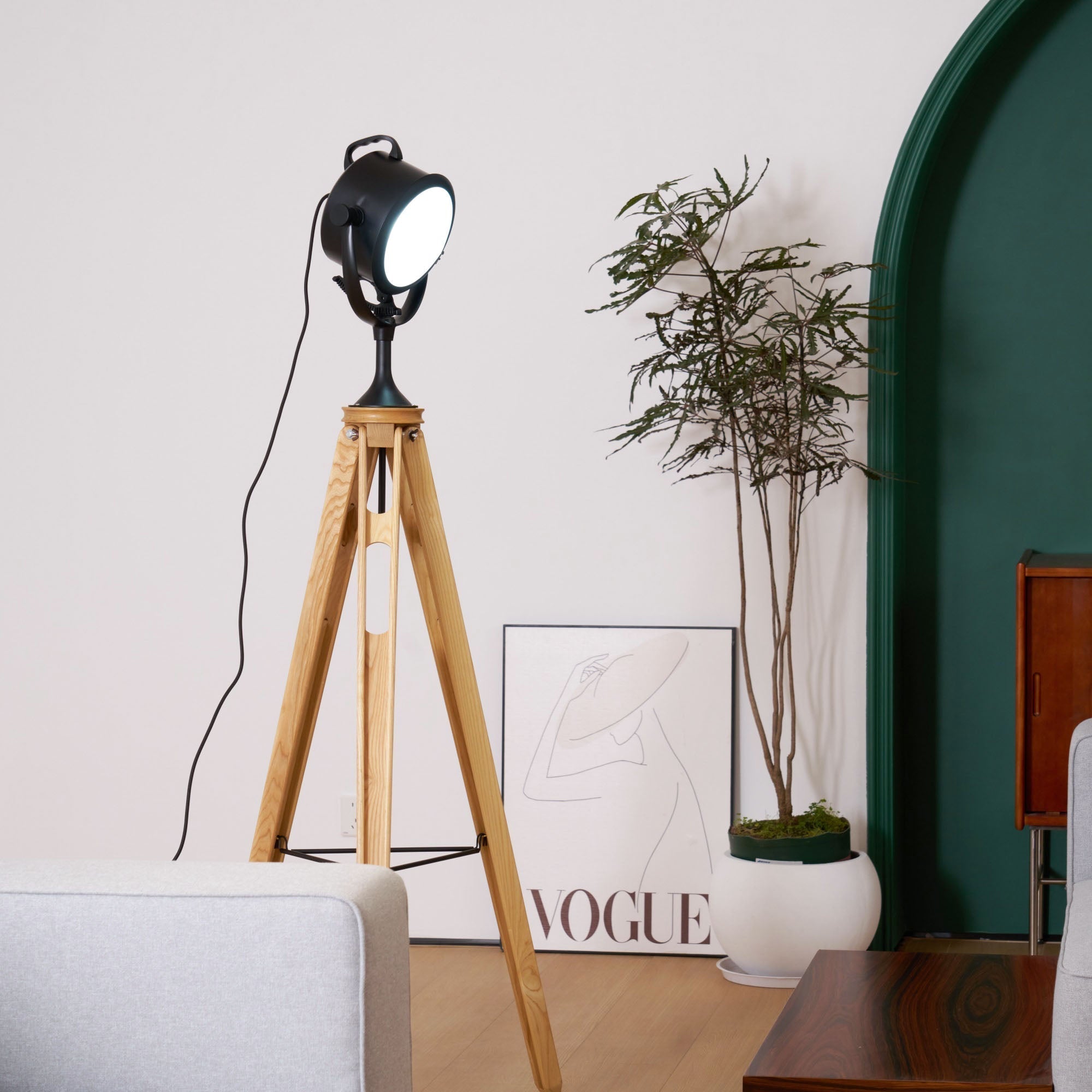 Alfred Tripod Floor Lamp - Lamp Copper