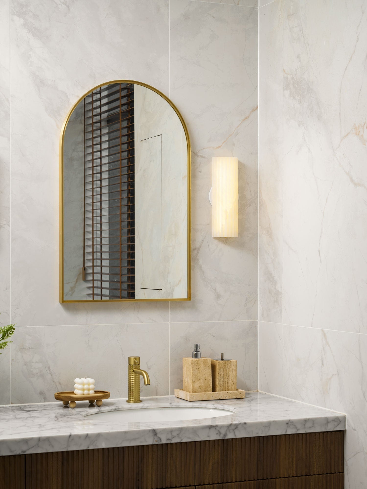 Orcarion Alabaster Wall Lamp - Neutralighting