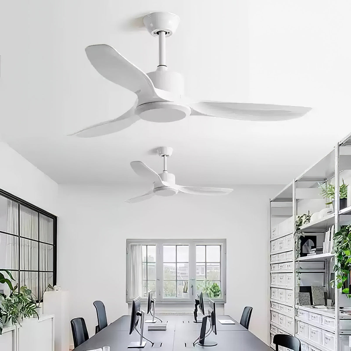Ventilatore da soffitto Meren Minimalista in Legno in un soggiorno moderno