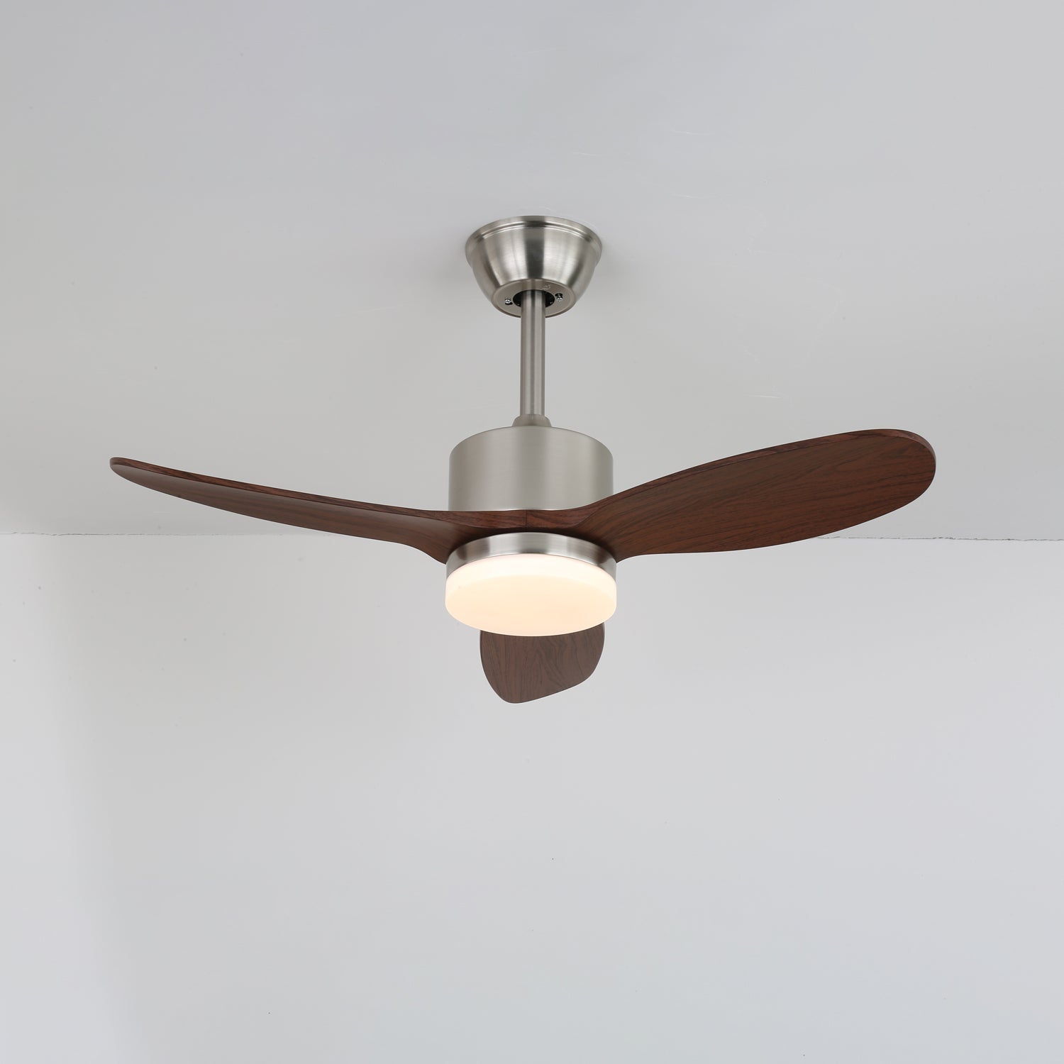 Ventilatore da soffitto con luce VerdantBreeze