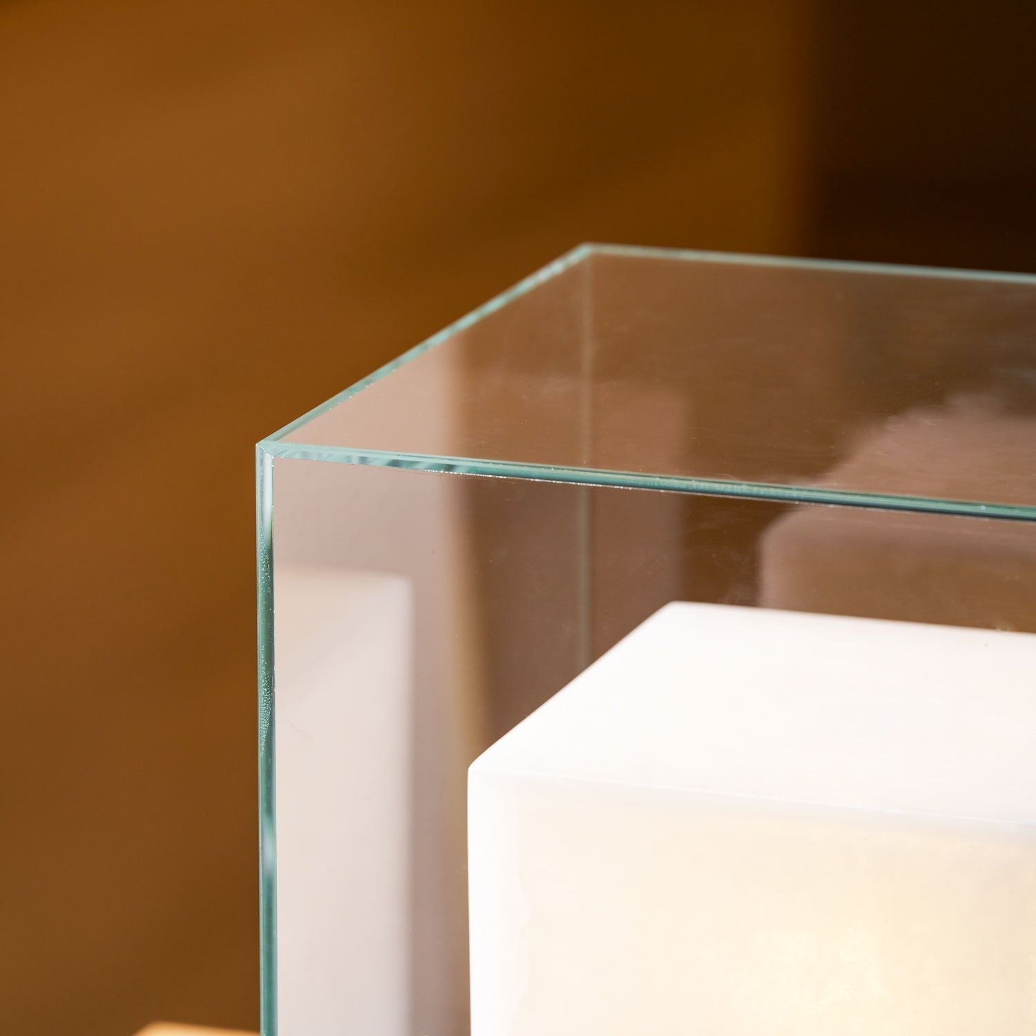 Cubo Alabaster Table Lamp - Neutralighting