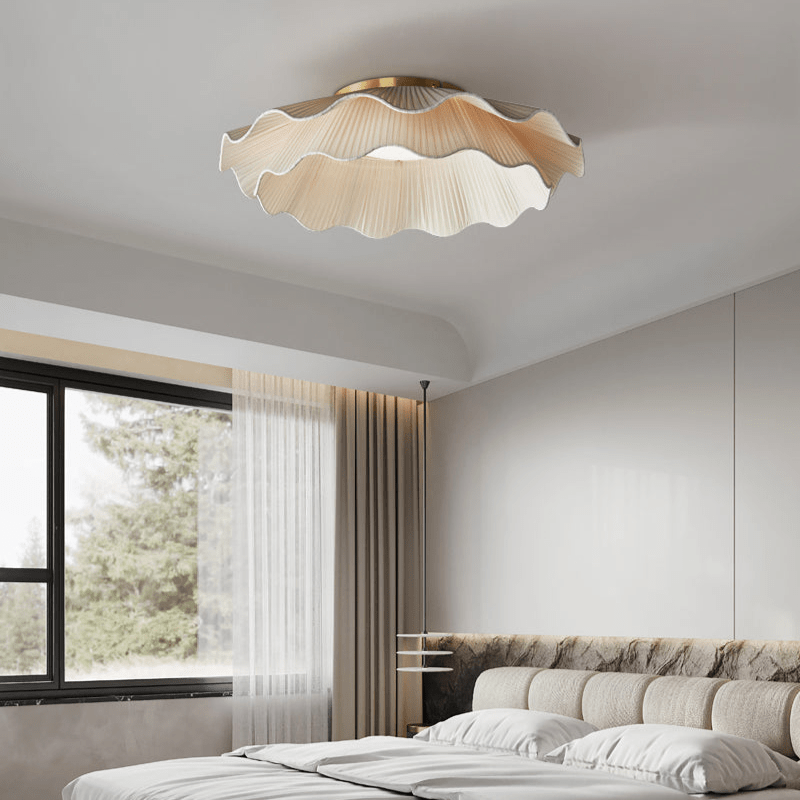 Ritta Lampada da Soffitto in Tessuto Ondulato con Finitura in Ottone