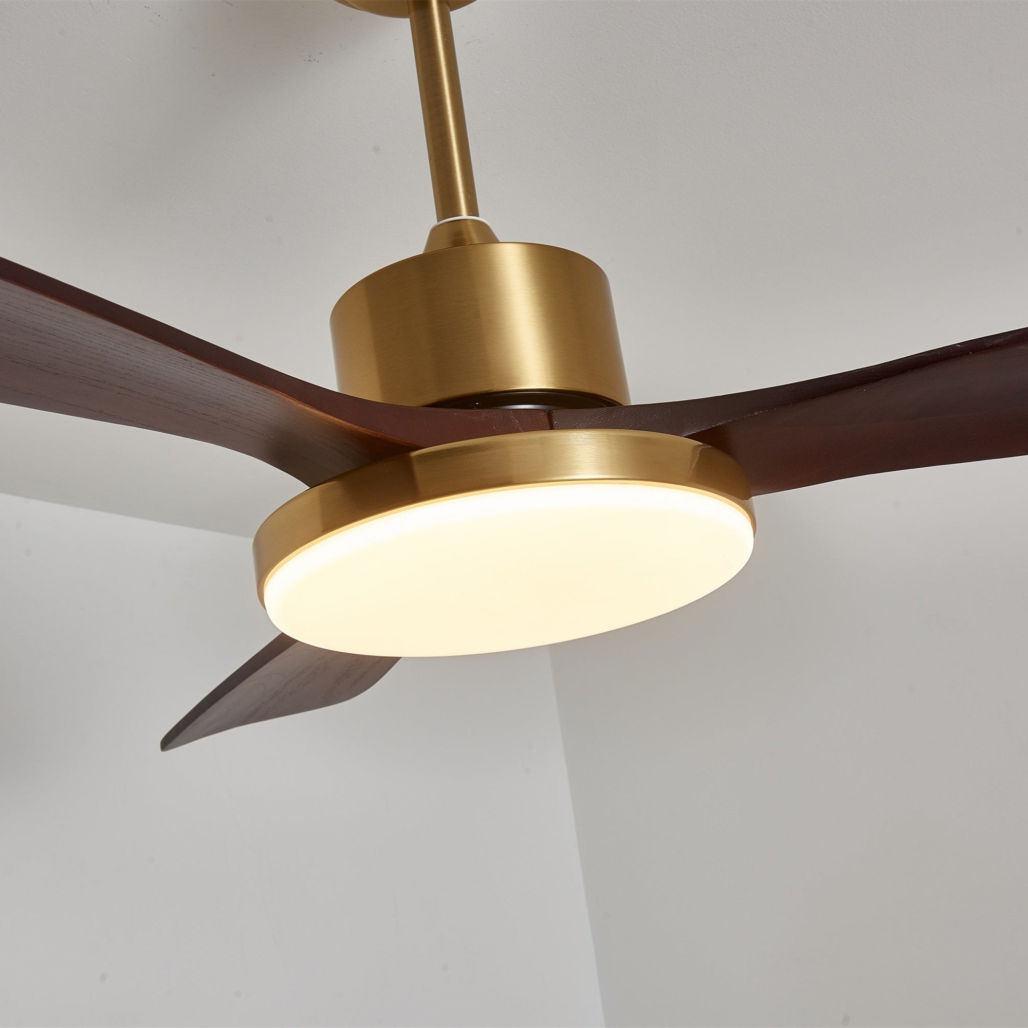 Dimensioni del ventilatore da soffitto moderno Xen in legno con luce (Diametro 132cm)