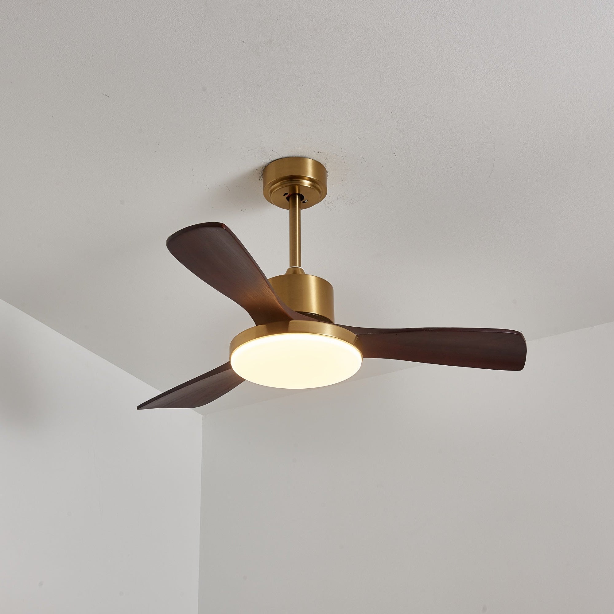 Dimensioni del ventilatore da soffitto moderno Xen in legno con luce (Diametro 106cm)